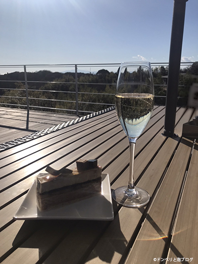 ルミリュウ鎌倉山ケーキとスパークリングワイン