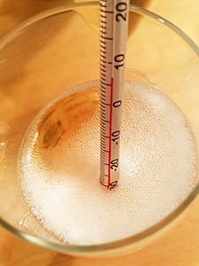 シャンパンやスパークリングワイン 冬の冷蔵庫保管注意点 適温になるまでどのくらいかかるの